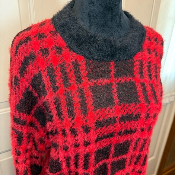 Time and Tru Plaid Sweater Size M (8-10) Red Black Soft Eyelash NWT Holiday - Picture 12 of 12